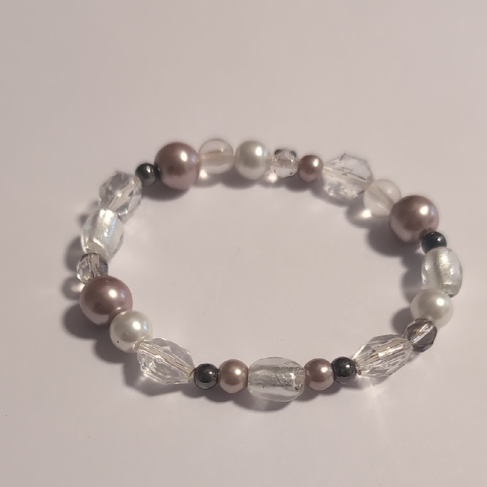 Elegant Pearl and Crystal Bracelet